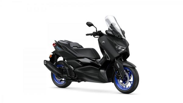 XMAX 125 Icon Black 2024 Modelo em Campanha